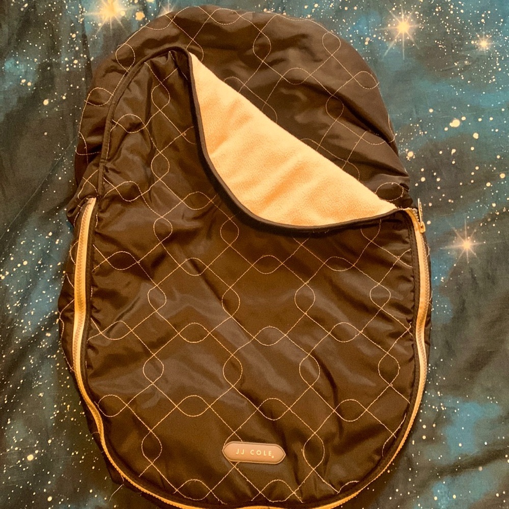 JJ Cole black bundle me fleece lined zip up car seat cover